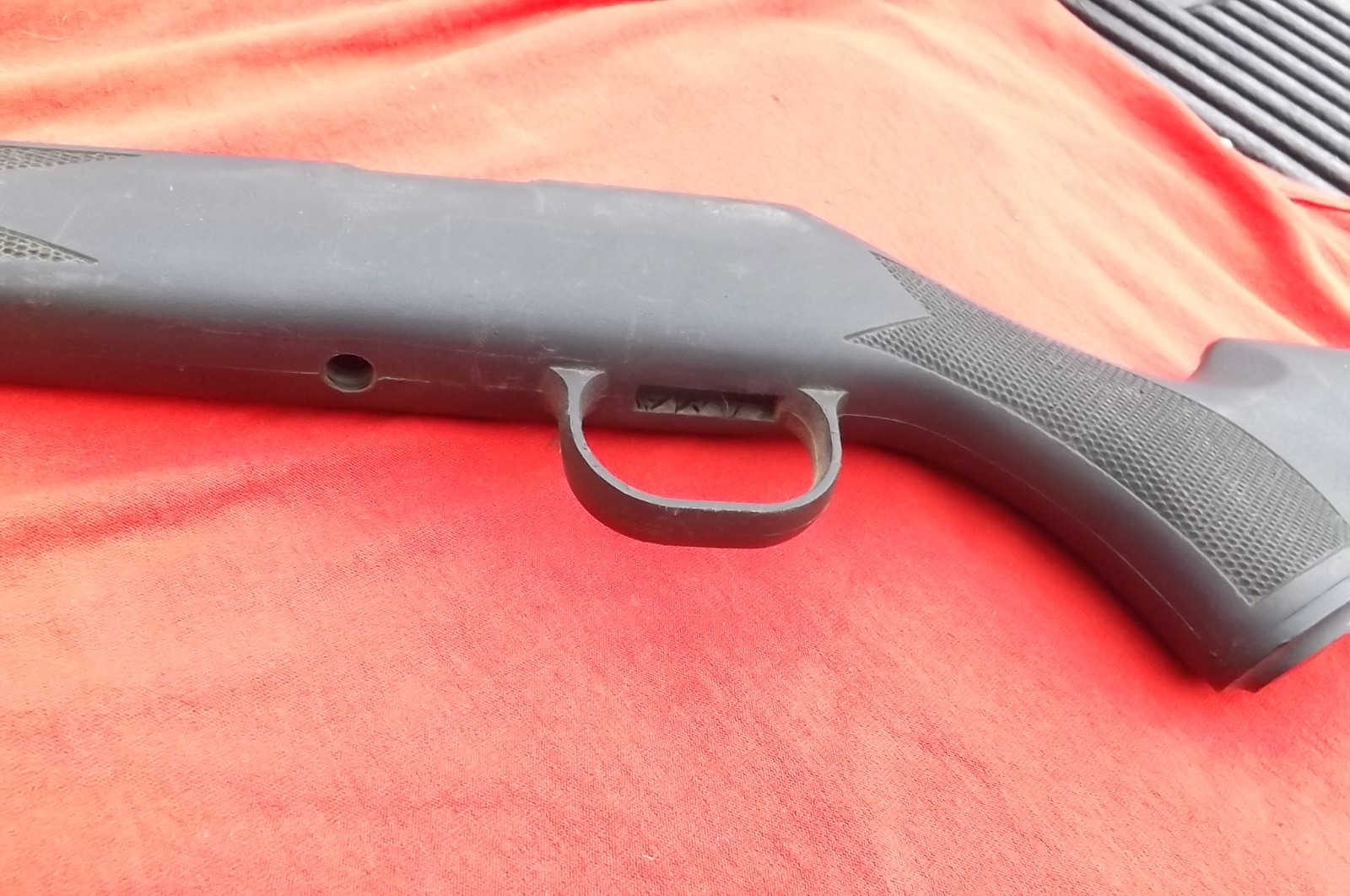 Traditions Buckhunter Inline.50 Cal. Muzzleloader BLACK OVER WOOD Stock