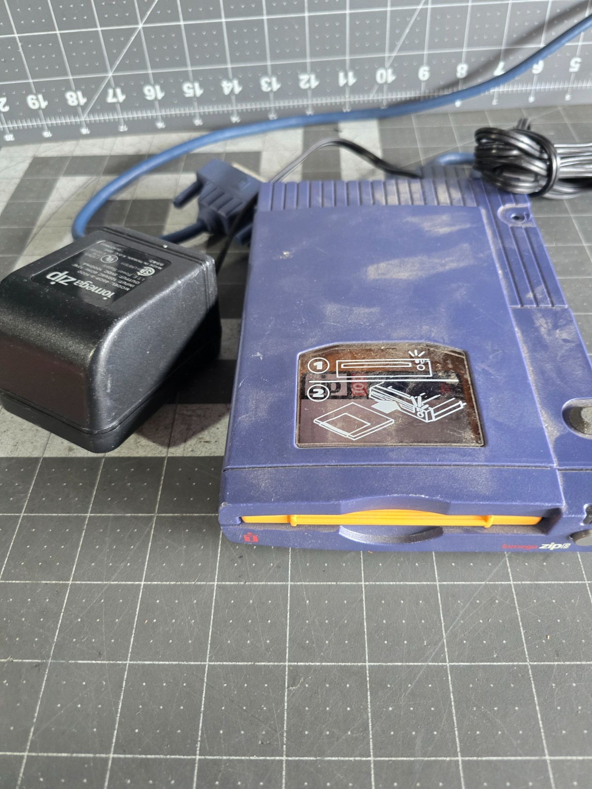 Iomega Zip 100 Parallel Port External Disk Drive Z100P2 - WORKS