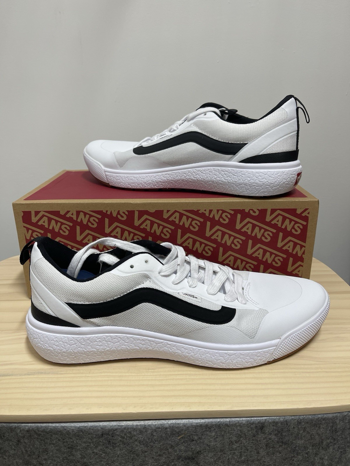 VANS UltraRange EXO Men's White/Black Size 10
