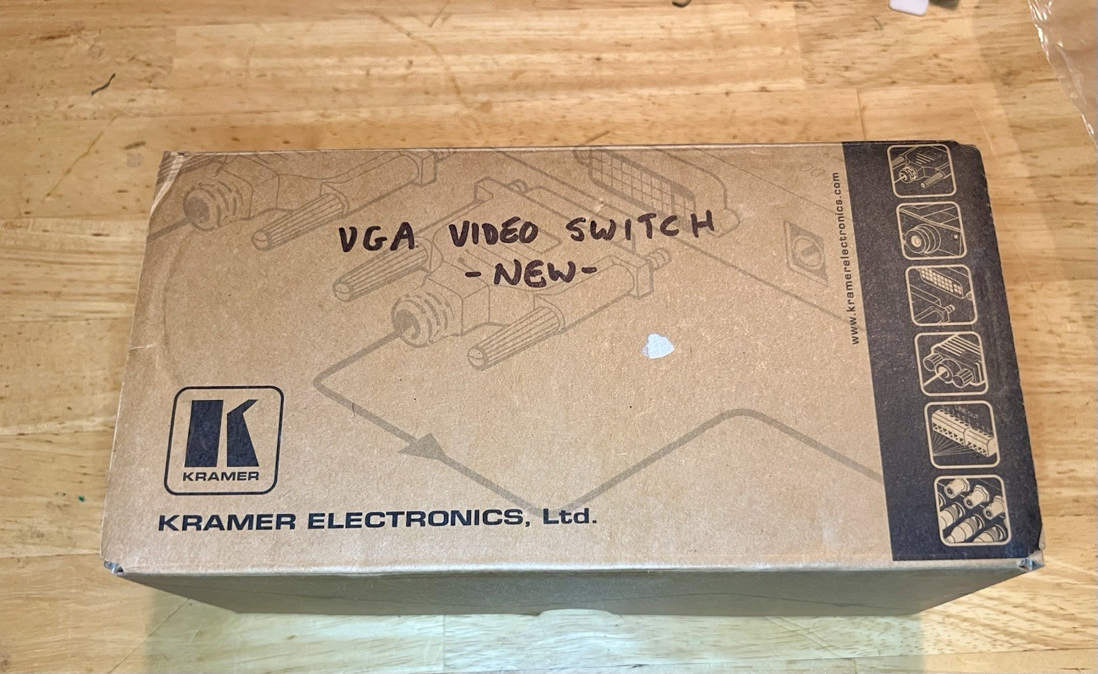 Kramer Tools VP-222 VGA Switcher/ Distributor with Power supply & Manuals NEW