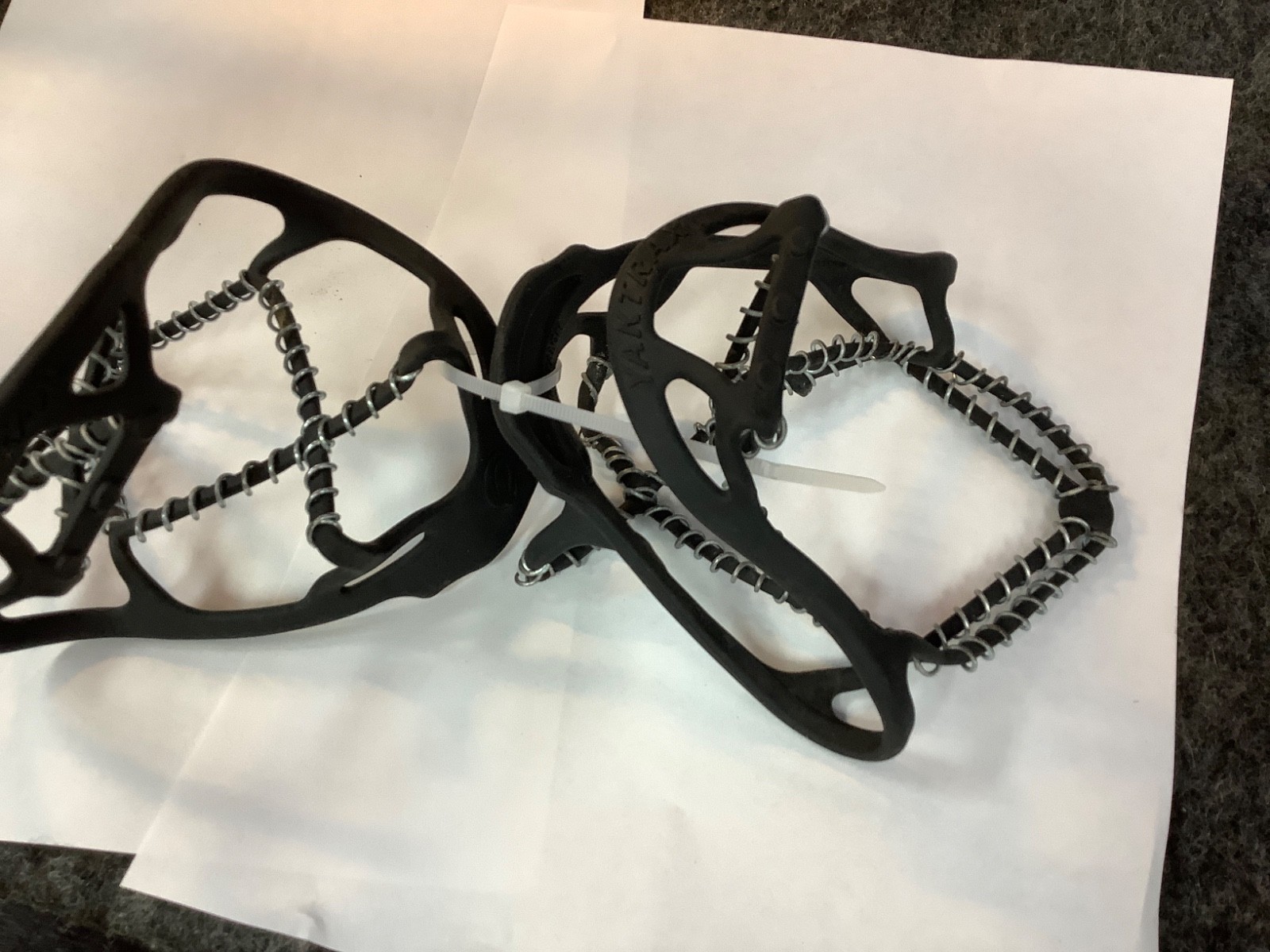 YAKTRAX WALKER TRACTION CLEATS FOR SNOW & ICE, MEDIUM