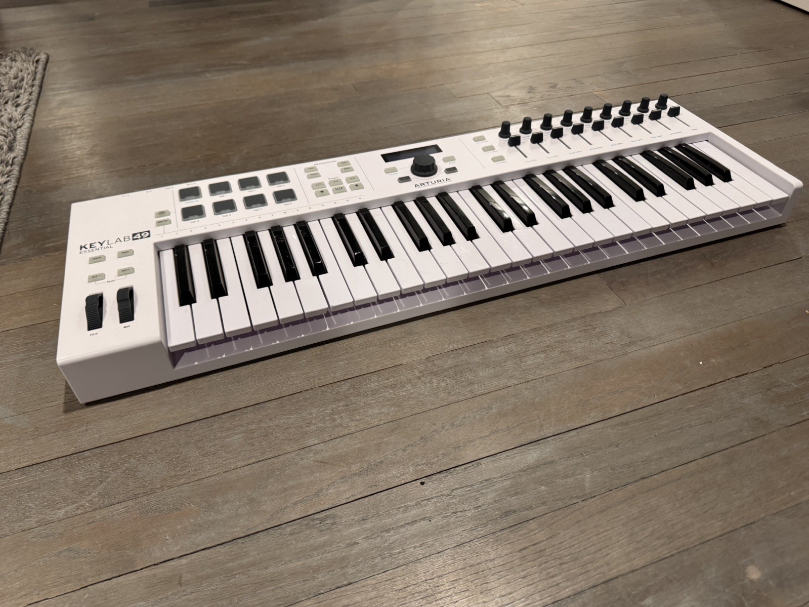 Arturia KeyLab Essential 49 Midi Keyboard Controller White