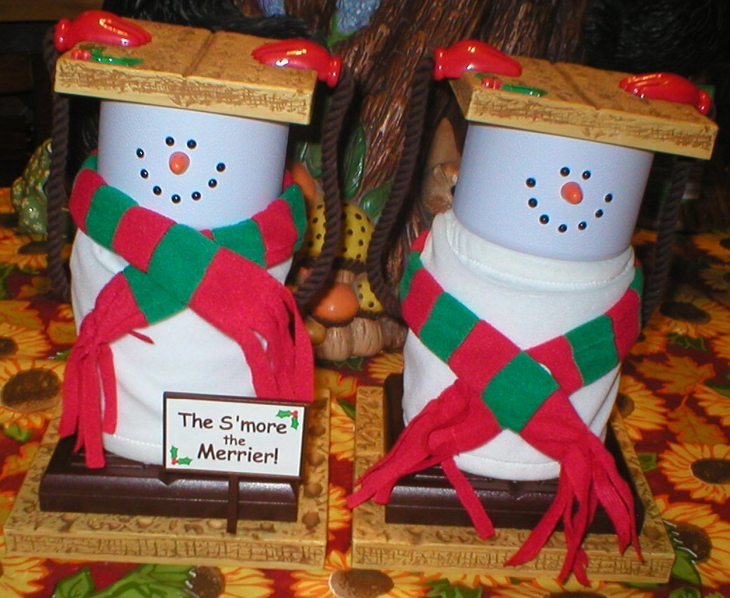 MARSHMALLOW SNOWMAN WHIMSICAL MUSICAL AND MOVE LOT OF 2 SOLD AS IS