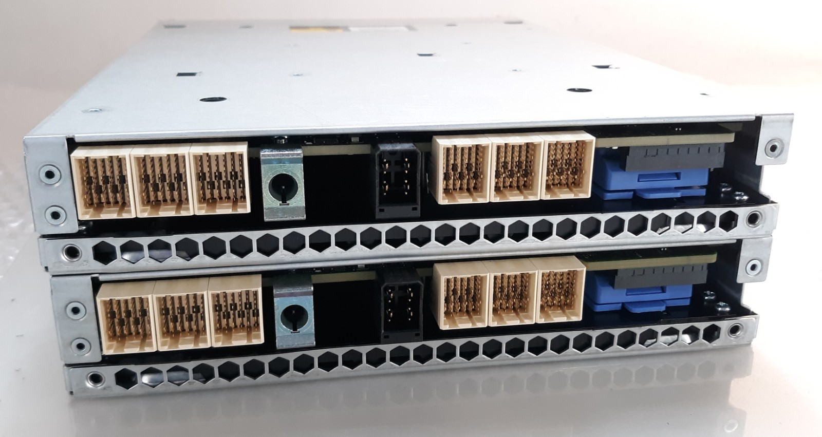 Pair of NetApp 111-01287+B0 Disk Array Controller NO CPU & RAM