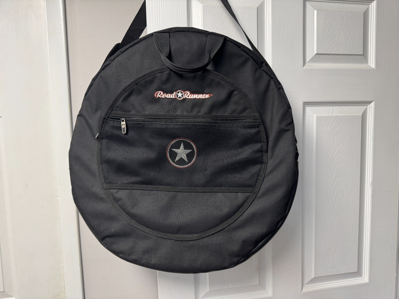 big Road Runner cymbal bag. Holds up to 8 cymbals, up to 22". Great condition.
