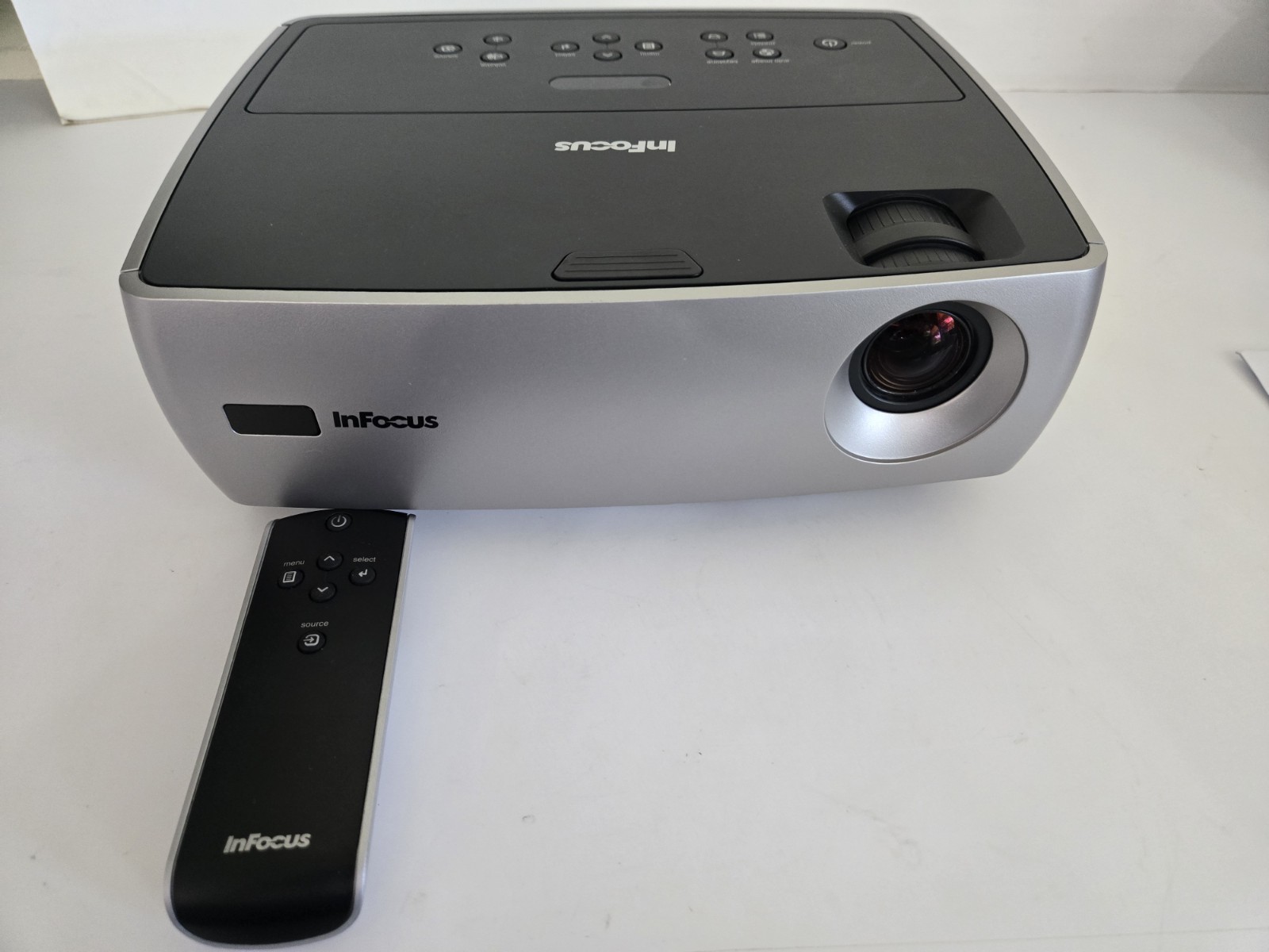 InFocus IN24+ W240 DLP Projector w/Remote 525 Lamp Hours Tested FREE SHIPPING