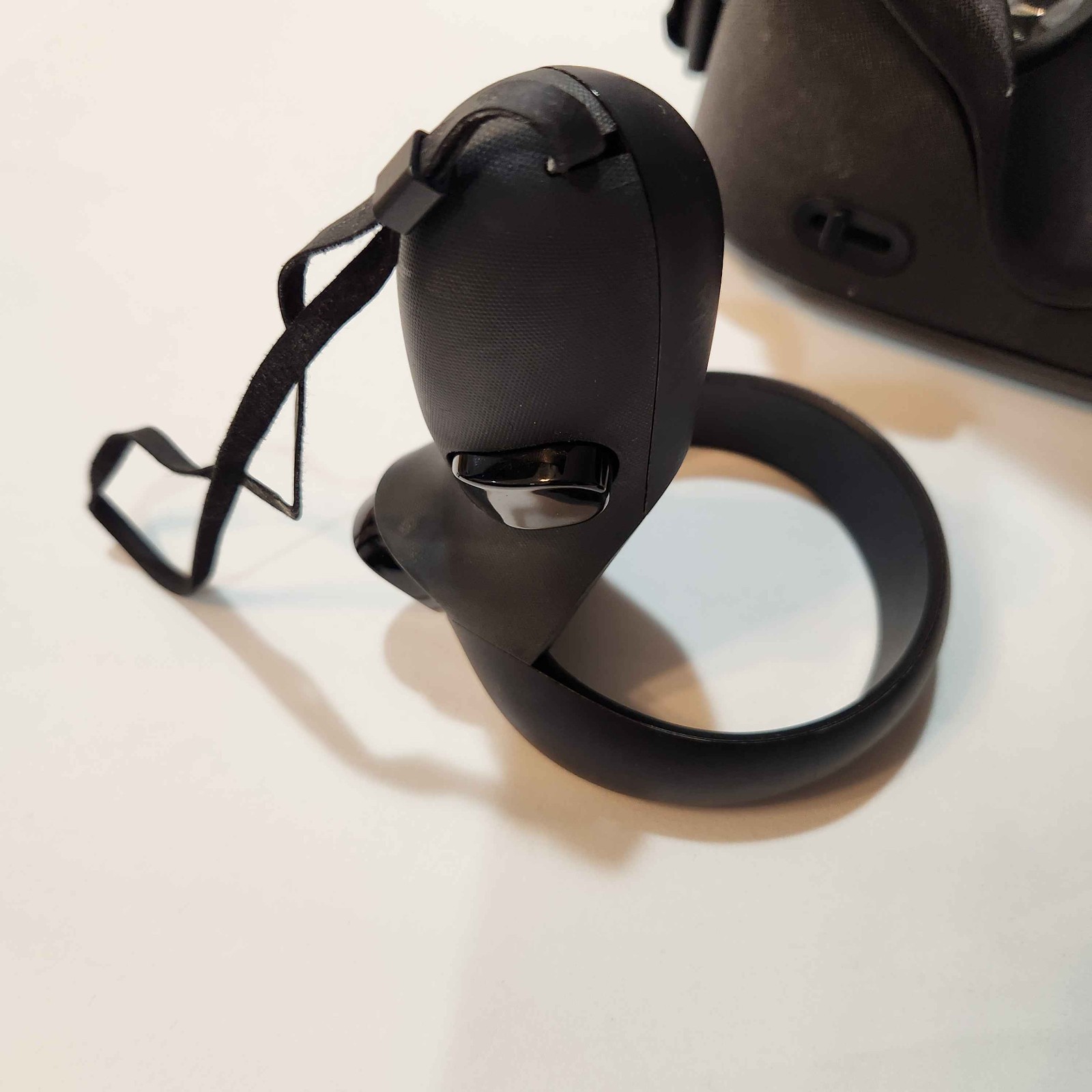 Oculus Quest 1 VR Headset Fully Functional with Controllers + Case