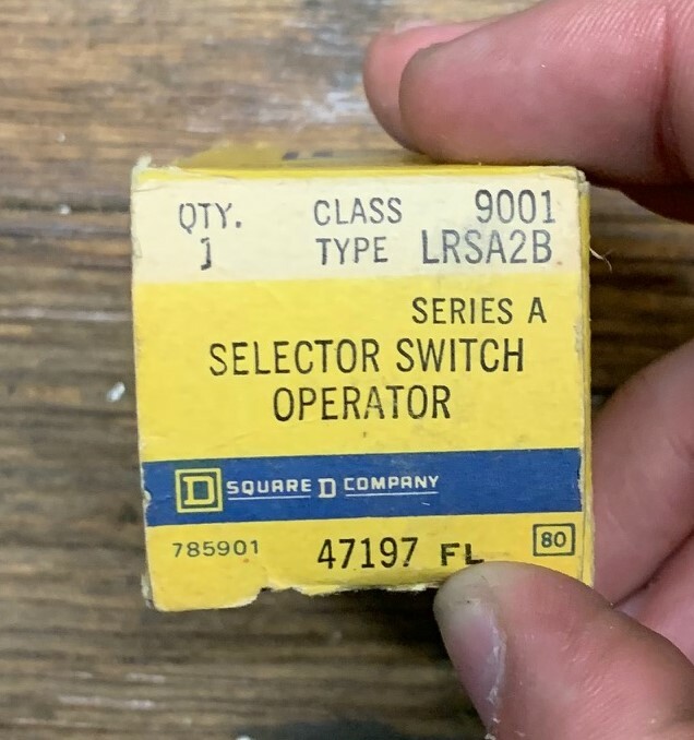 SQUARE D CLASS 9001 TYPE LRSA2B SERIES A SELECTOR SWITCH OPERATOR NEW IN BOX