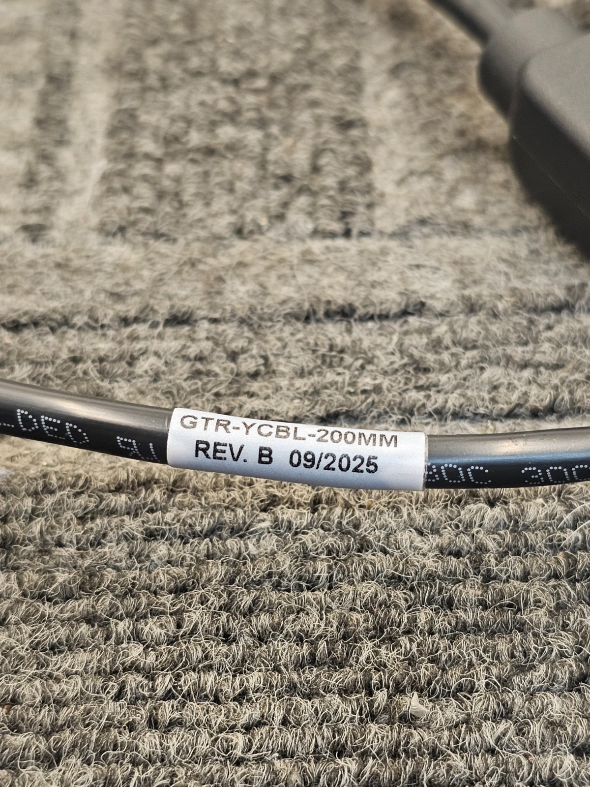 GTR-YCBL-200MM: Power Breakout Cable For Camera & Light