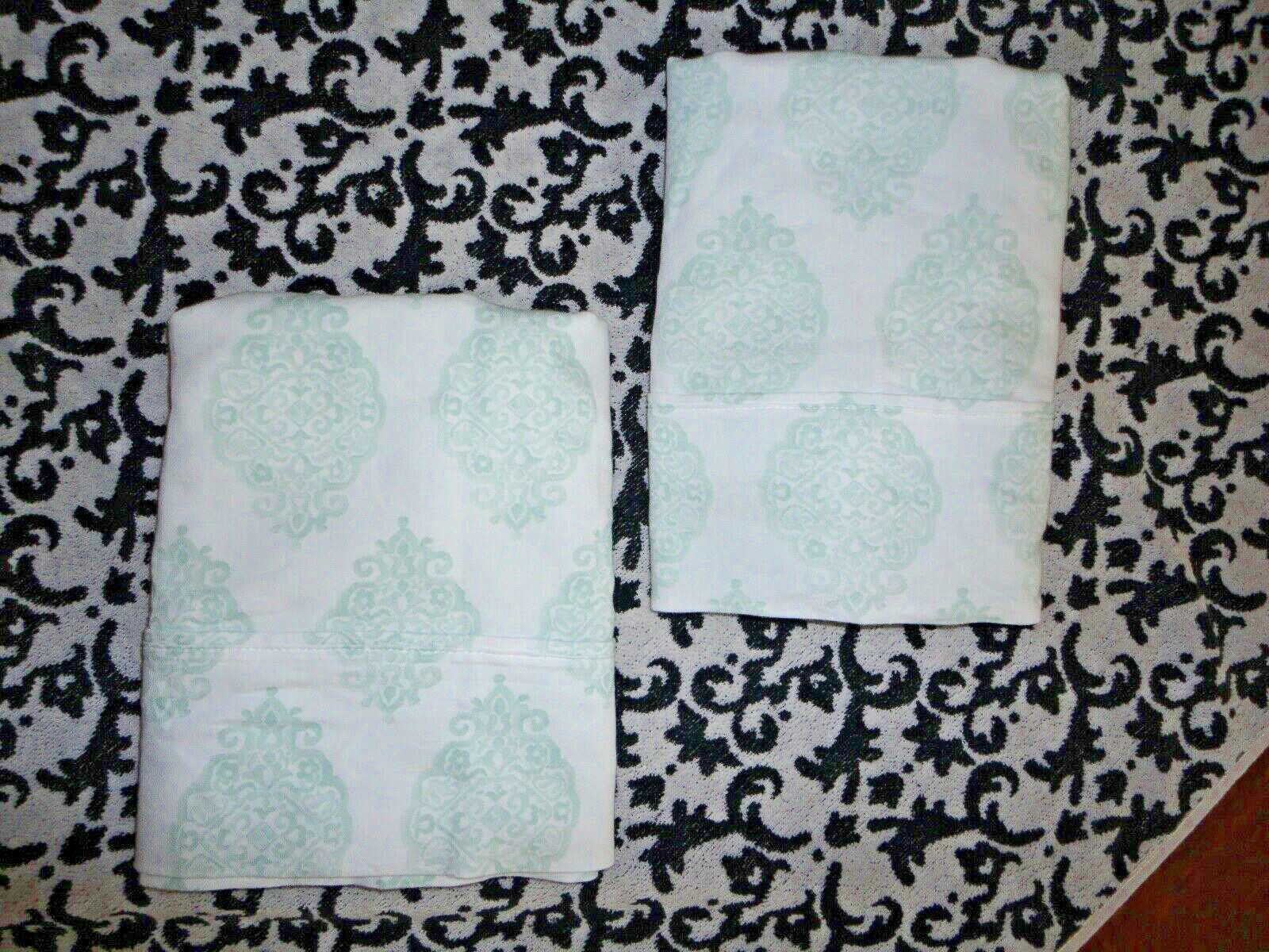 OVERSEAS LINENCRAFT USA MINT GREEN & WHITE MEDALLION (2) KING PILLOWCASES 19X39