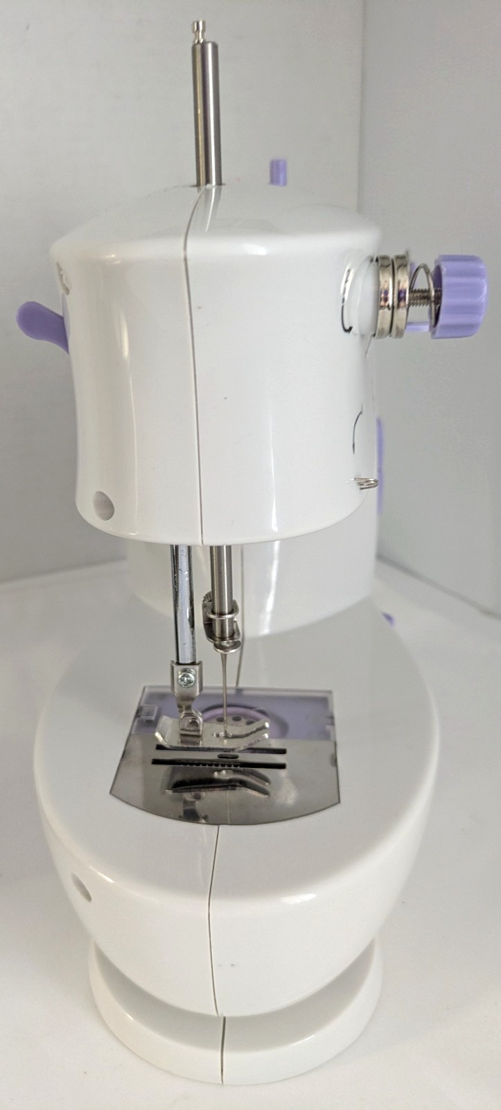 White Sew E-Z Model W338 Mini Sewing Machine with Accessories