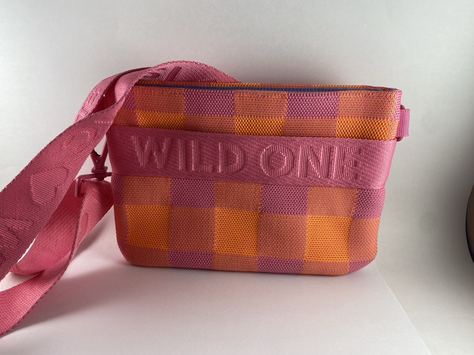 Wild One Isaac Mizrahi Dog Treat Pouch Cosmopolitan Pink Orange Bag Carrier