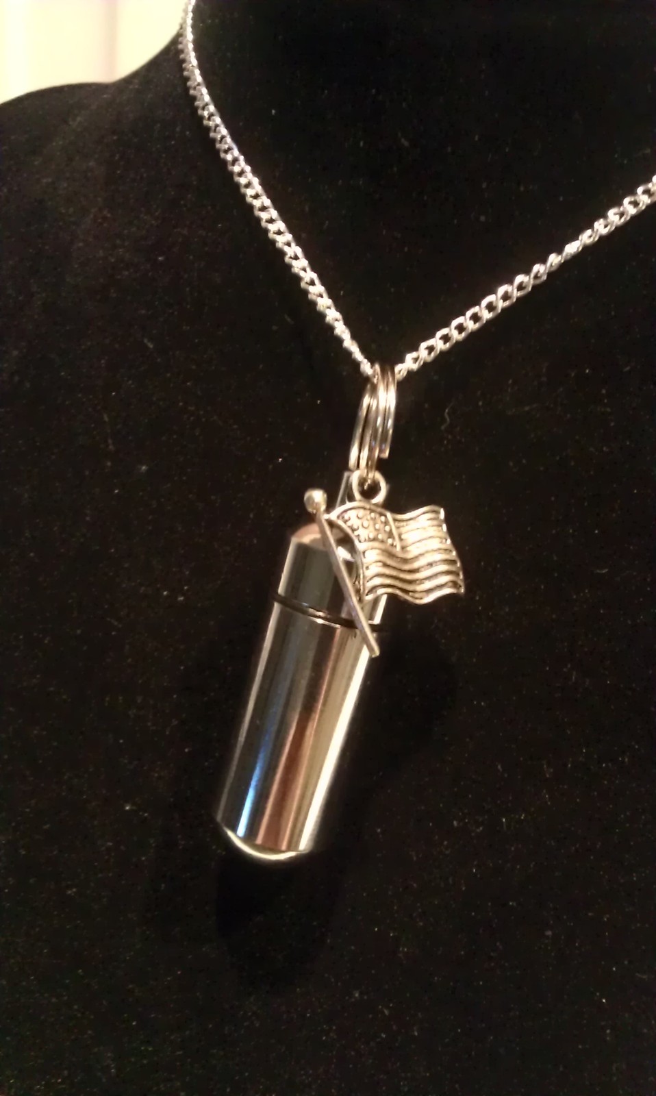 Patriotic Silver AMERICAN FLAG PILL HOLDER 24" CURB NECKLACE with Velvet Pouch