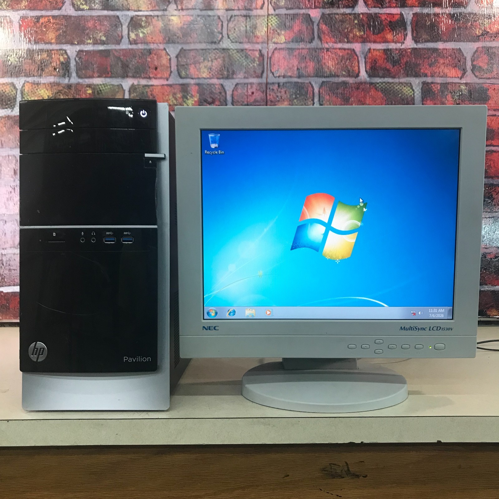 HP Pavilion Desktop PC Retro Gaming AMD A8-6500 3.50GHz 8GB RAM (Windows 7 Pro)