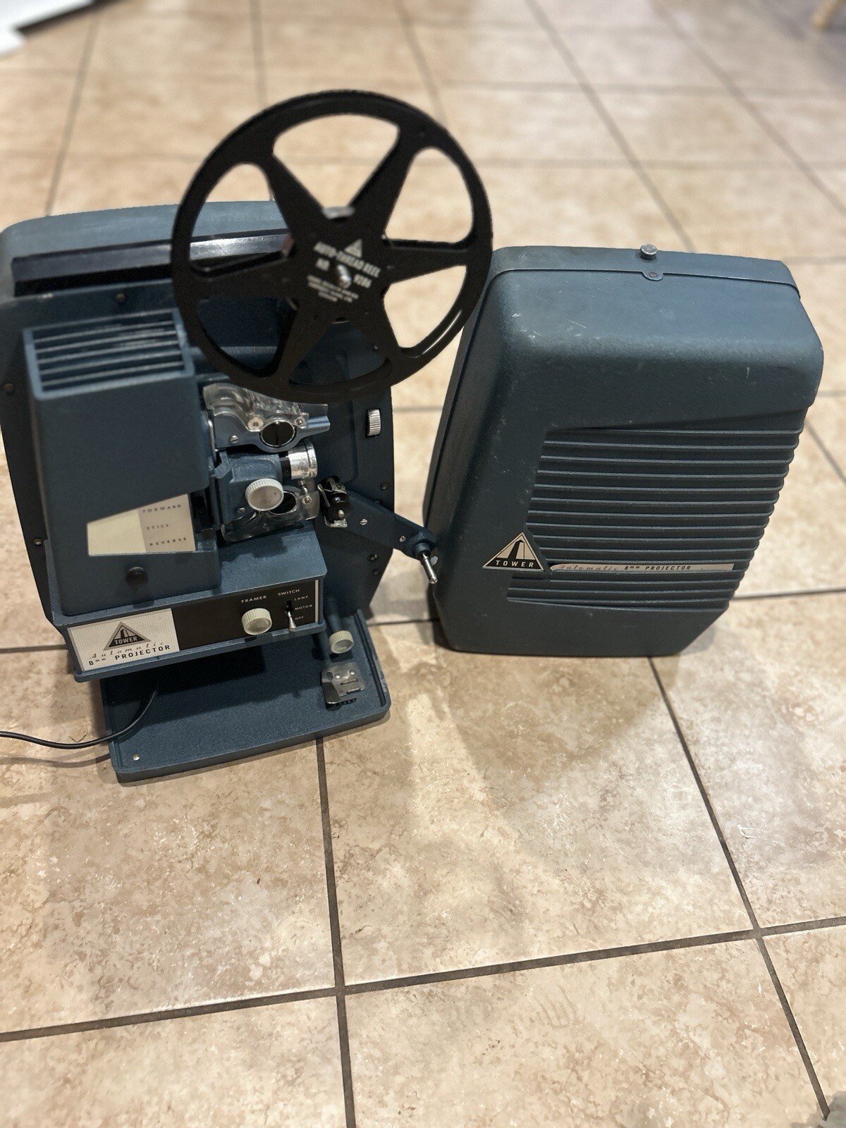 Vintage Sears Roebuck & Co Tower Projector Automatic 8mm Blue Case584.92922VIDEO