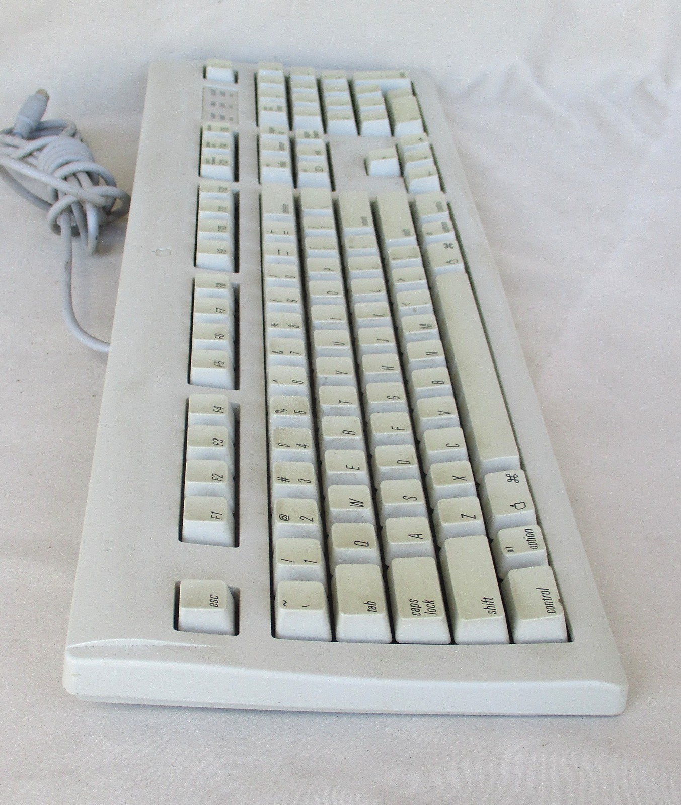 Vintage Apple Model M2980 Keyboard Very Nice But Untested