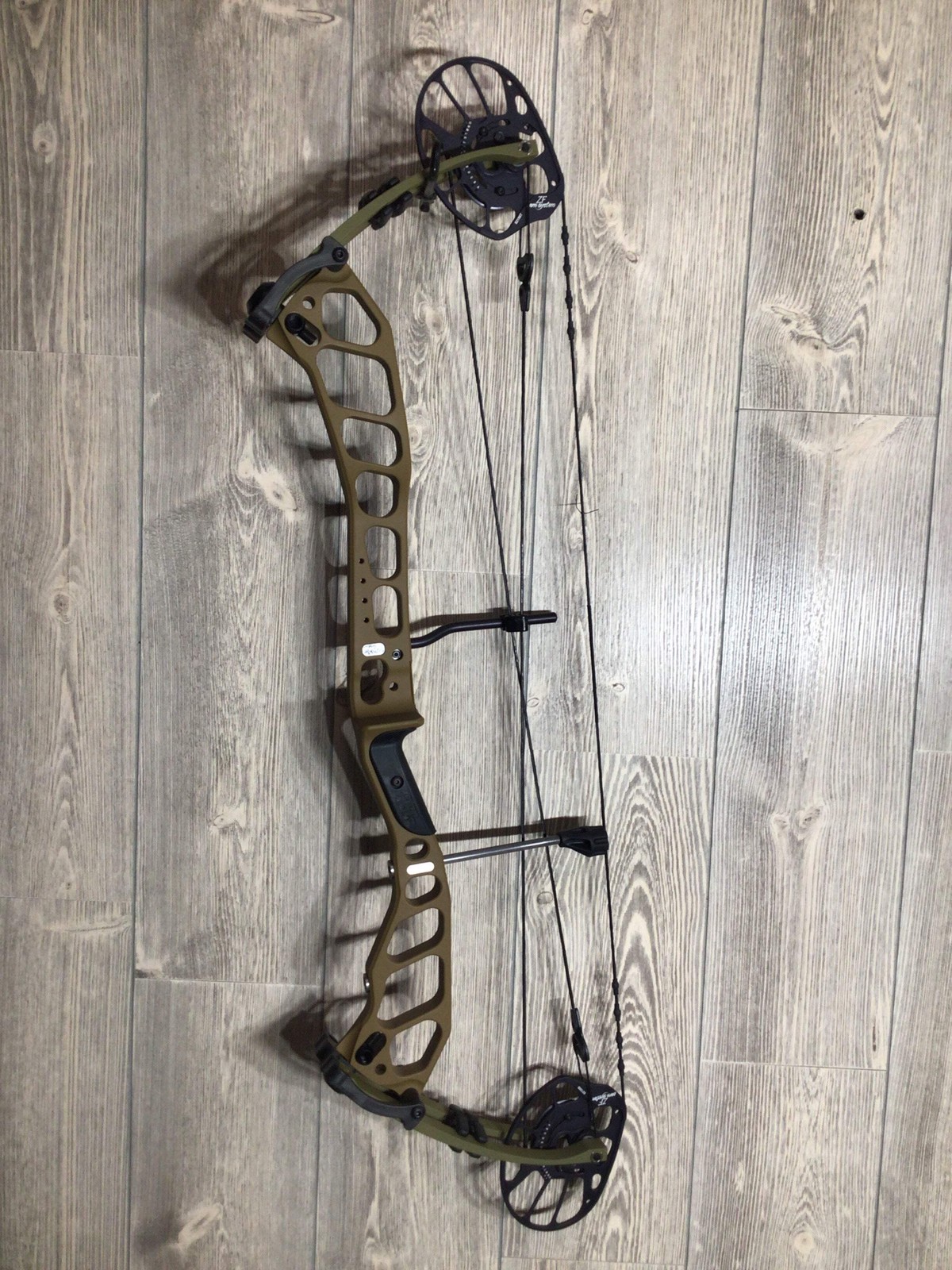 Used PSE Drive NXT RH 24-31" 60-70lbs Bow