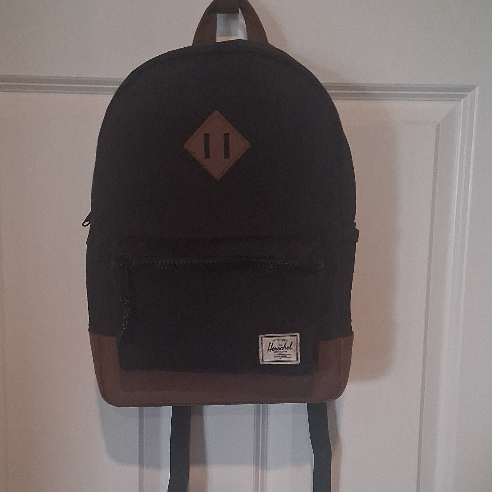 Herschel Heritage Black/Brown Backpack Zip, Padded Straps, 4 Pockets, 15"