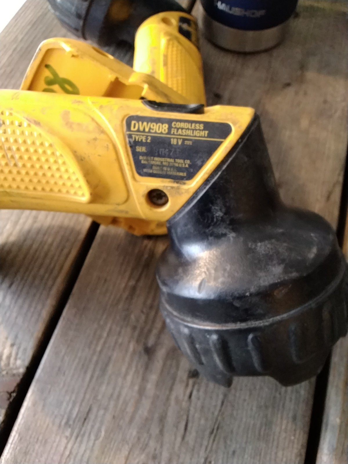 DeWalt 18V Volt DW908 Pivot Head Flashlight Tested Works Good Light Tool Only