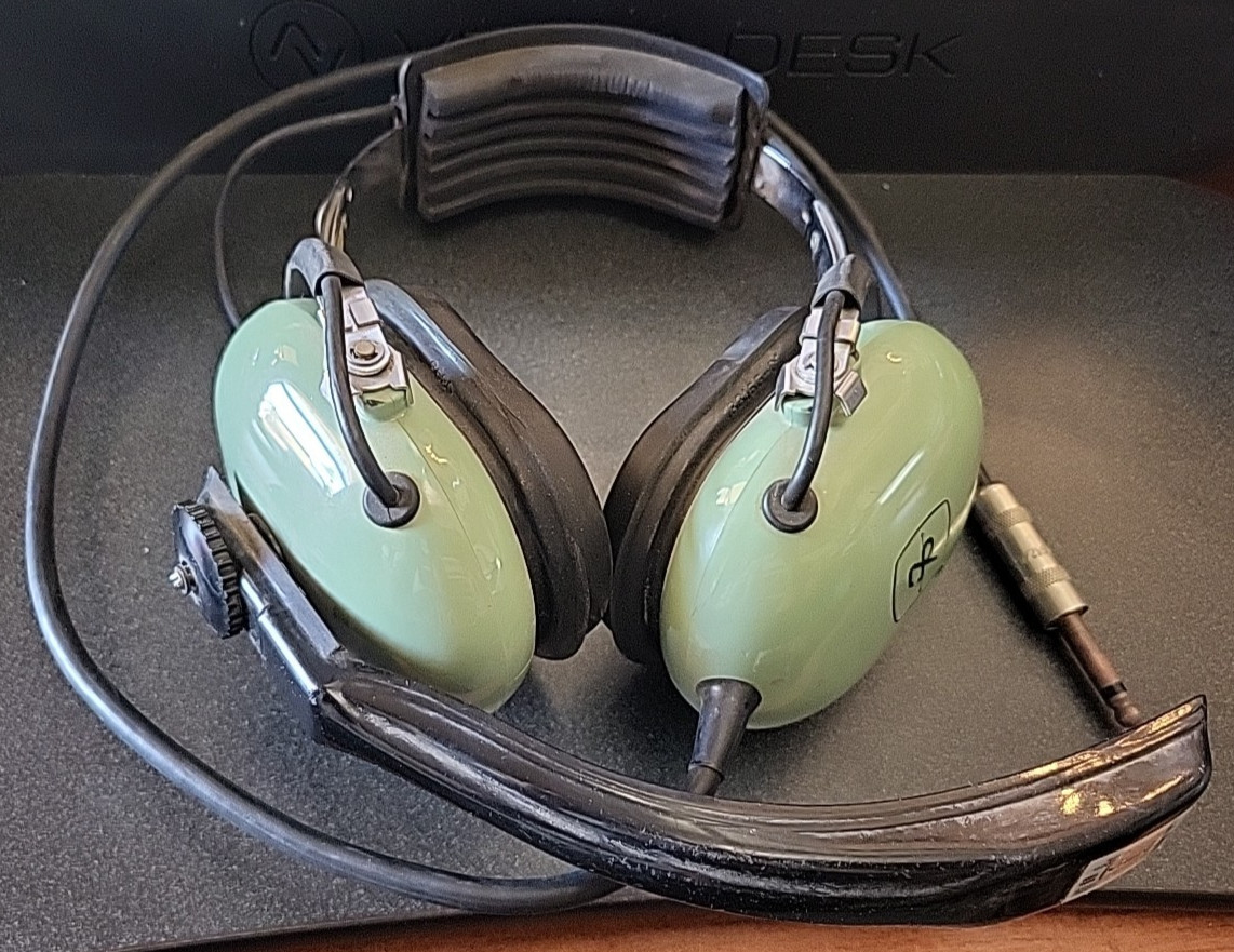 David Clark Aviation Headset model H5030 Pilot Gear #1