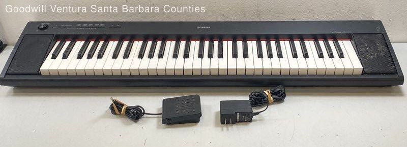 Yamaha Piaggero NP-12 61-Key Electronic Keyboard
