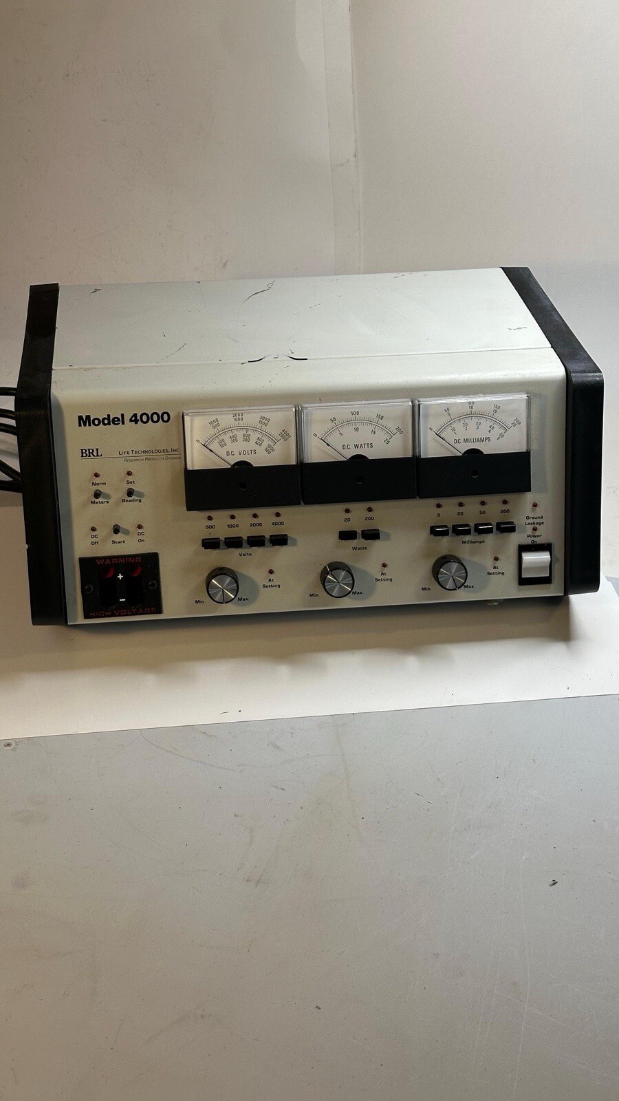 BRL Bethesda Research Labs Model 4000 Electrophoresis Power Supply