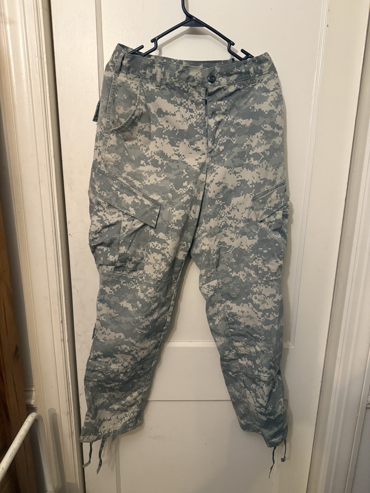 Us Army Digital Camo Pants Missing One Button On Pants ￼