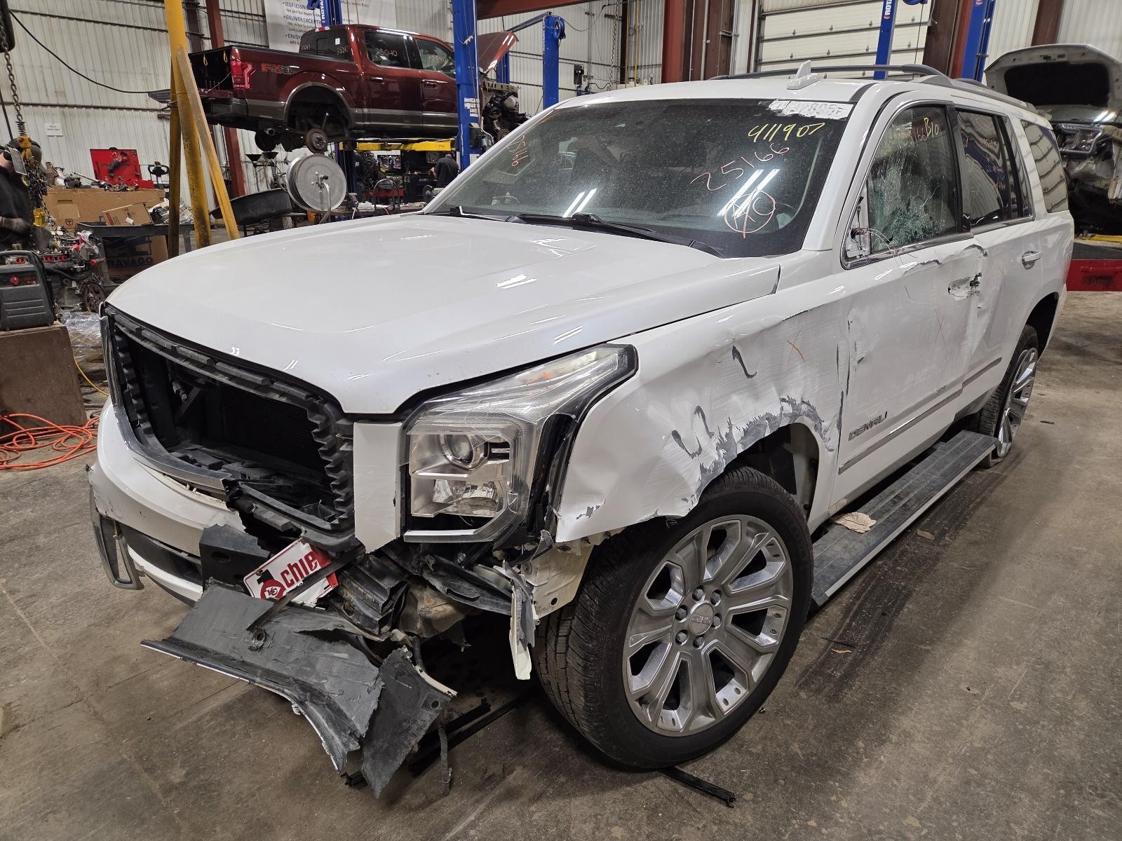 Used Floor Jack fits: 2016 Gmc Yukon  Grade A