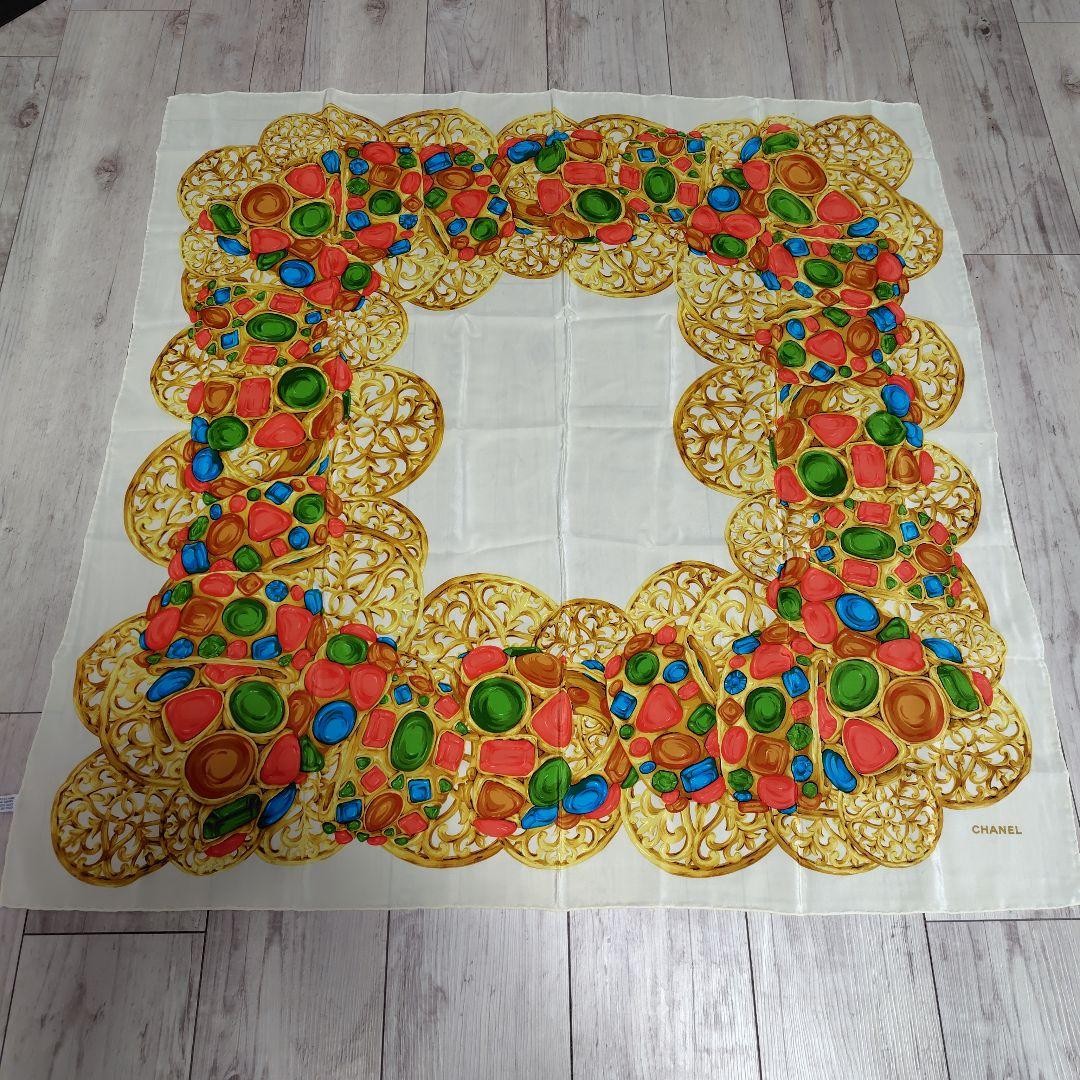 CHANEL Scarf 100% Silk 92 x 92 cm Vintage