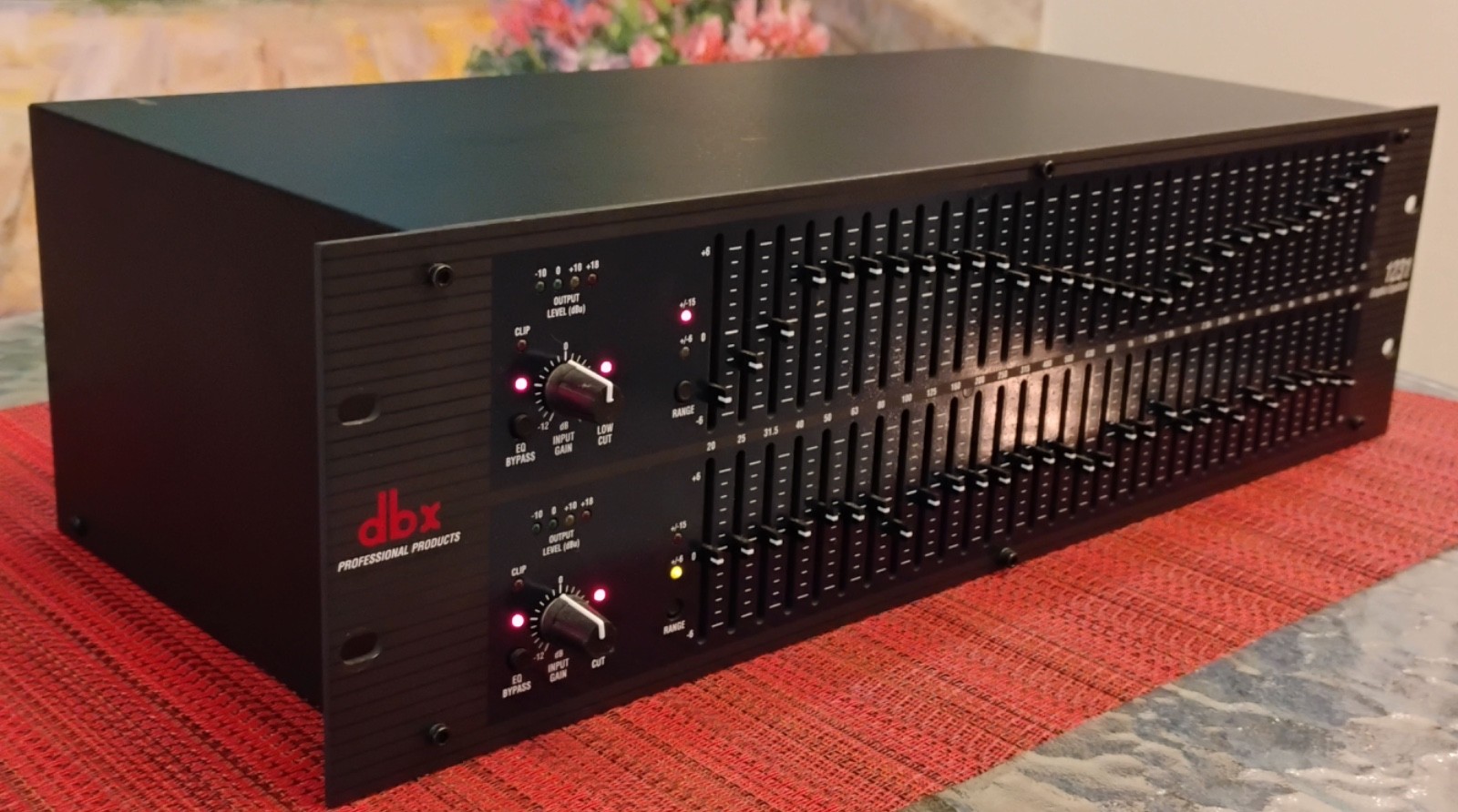 dbx 1231 Dual Channel 31-Band Equalizer - pristine!