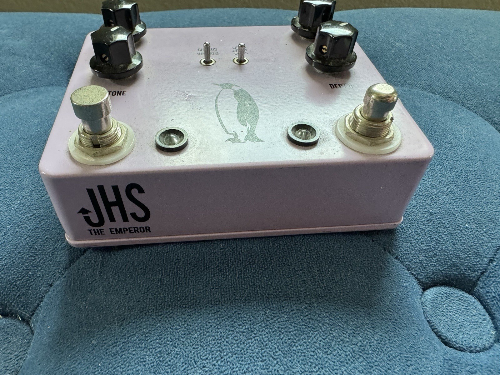JHS The Emperor Version 1 Guitar Effects Pedal - Chorus & Vibrato Modulation