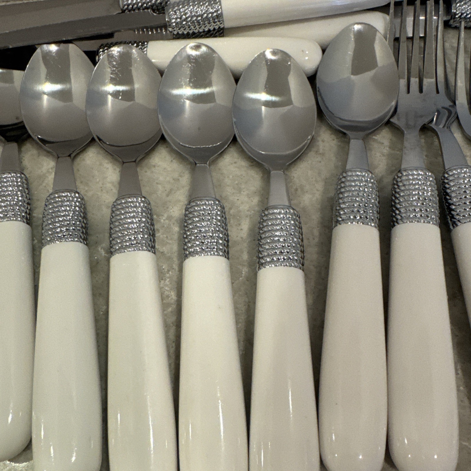 24 Pieces Flatware Silver Base Spoons Forks Knives