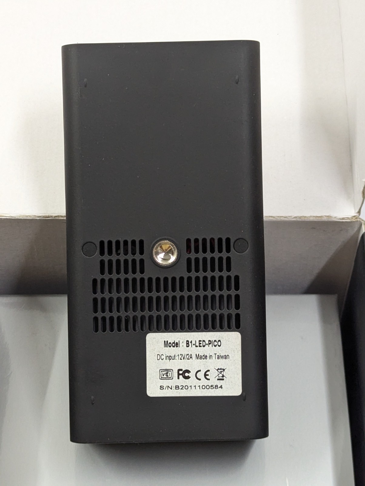 FAVI Mini LED Projector Business Edition