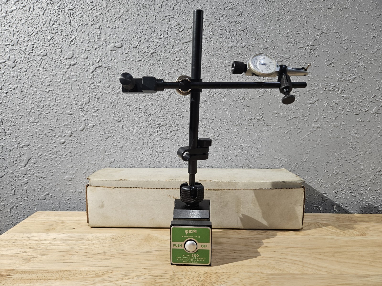 Gem Instrument Co. 500FA-22 Magnetic Base Holder And Pivot Idicator