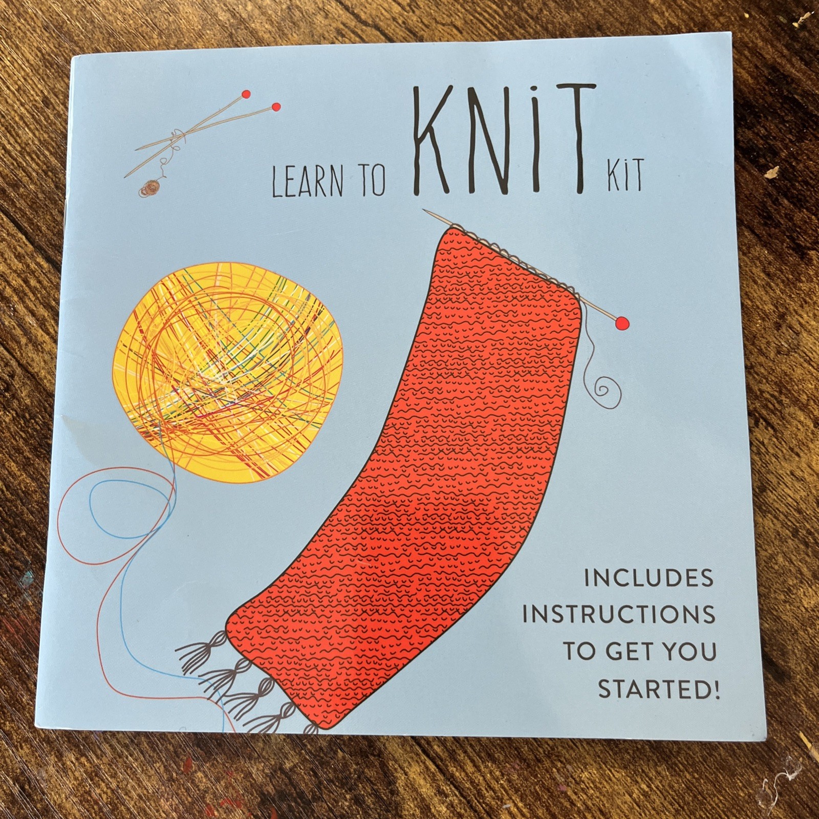 LEARN TO KNIT KIT INCLUDES 32 PAGE BOOK WITH INSTRUCTIONS & PROJECT