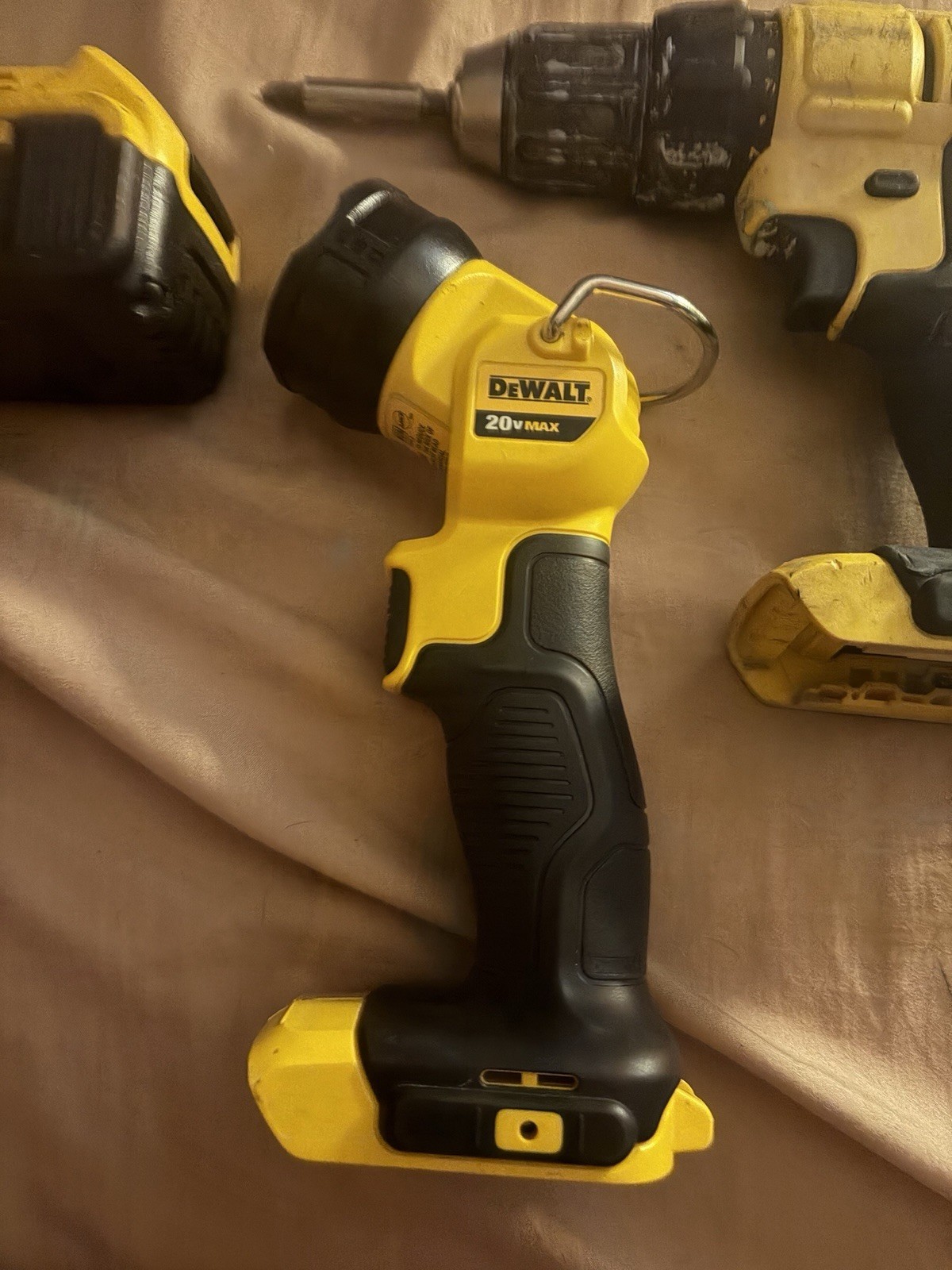 DEWALT DCD771 20V MAX Drill/Driver w/ 4Ah Li-Ion Battery & Work Light