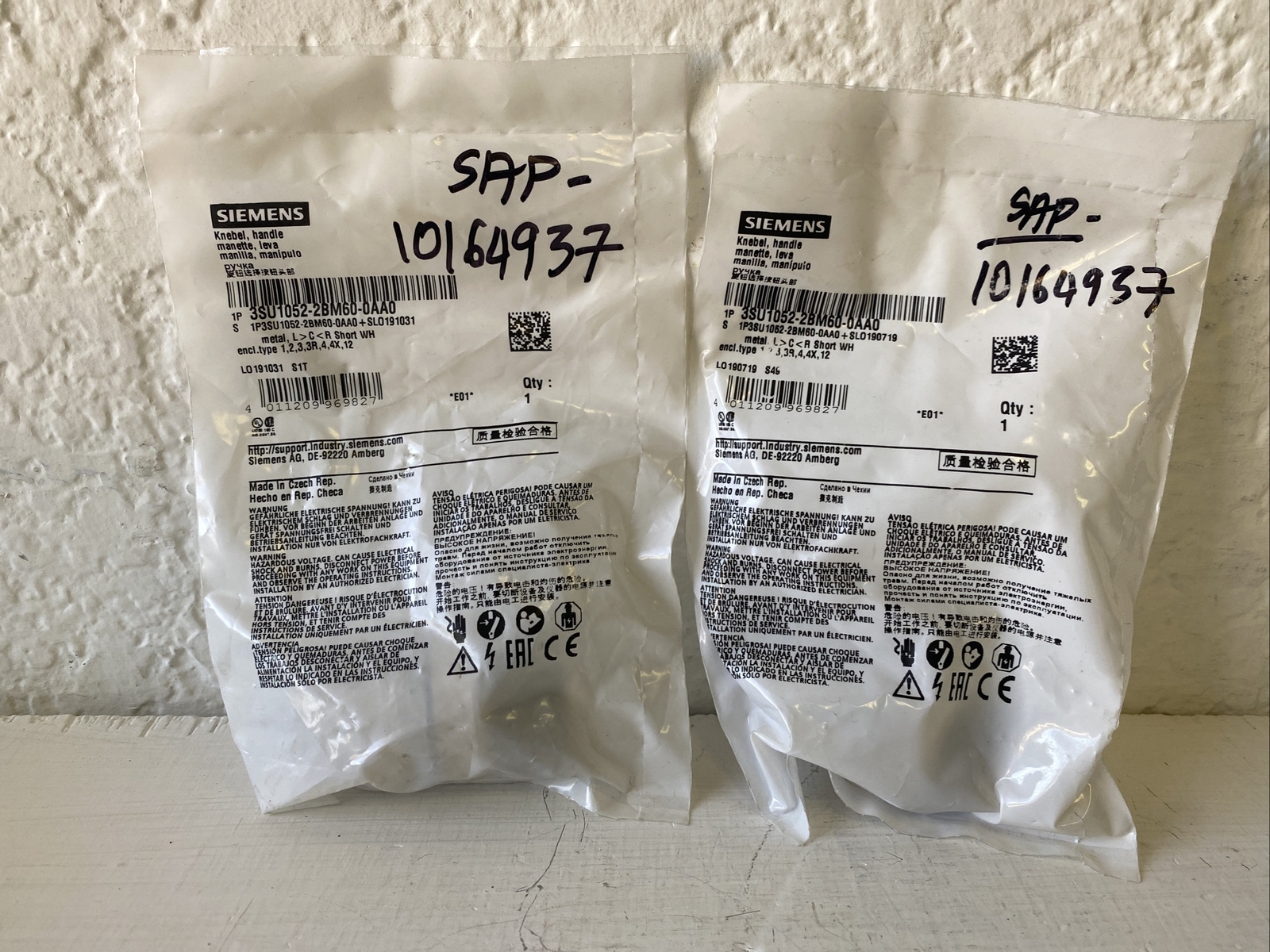 Siemens Short 3 Position Selector Switch, 22mm 3SU1052-2BM60-0AA0 Lot Of 2