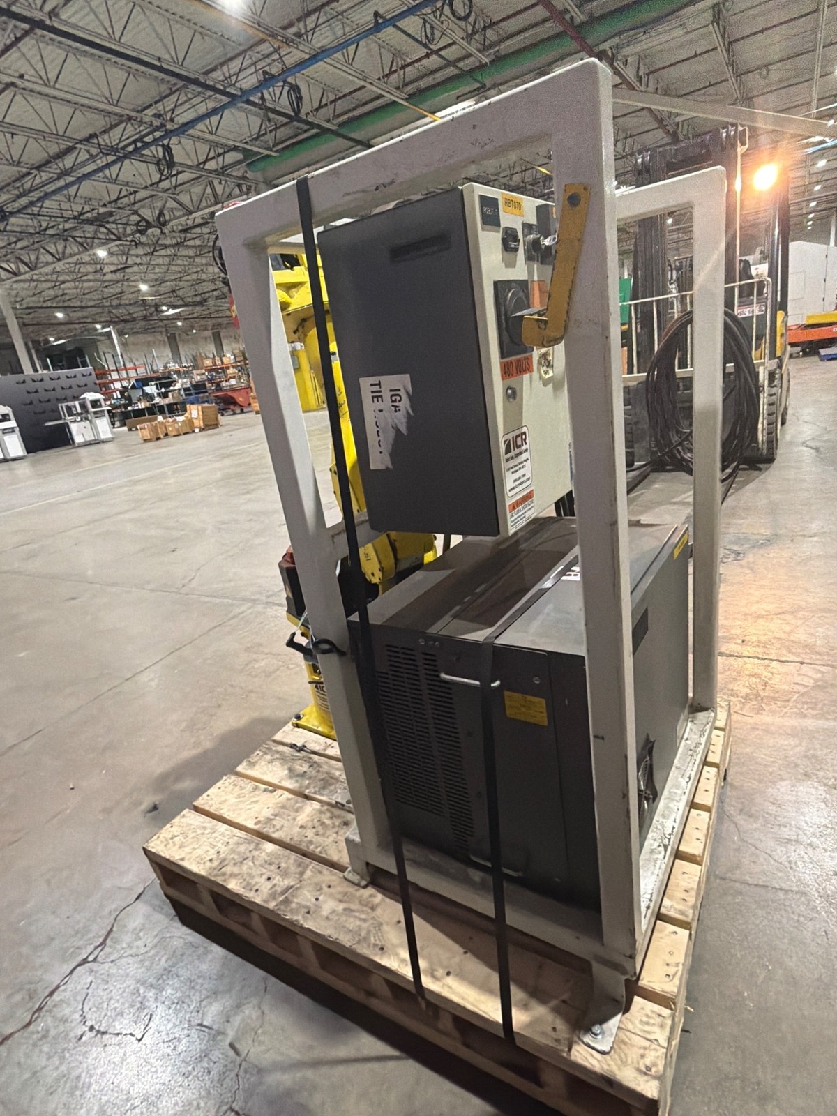 FANUC M‑16iB/20 Complete w/ R‑J3iB Controller USED