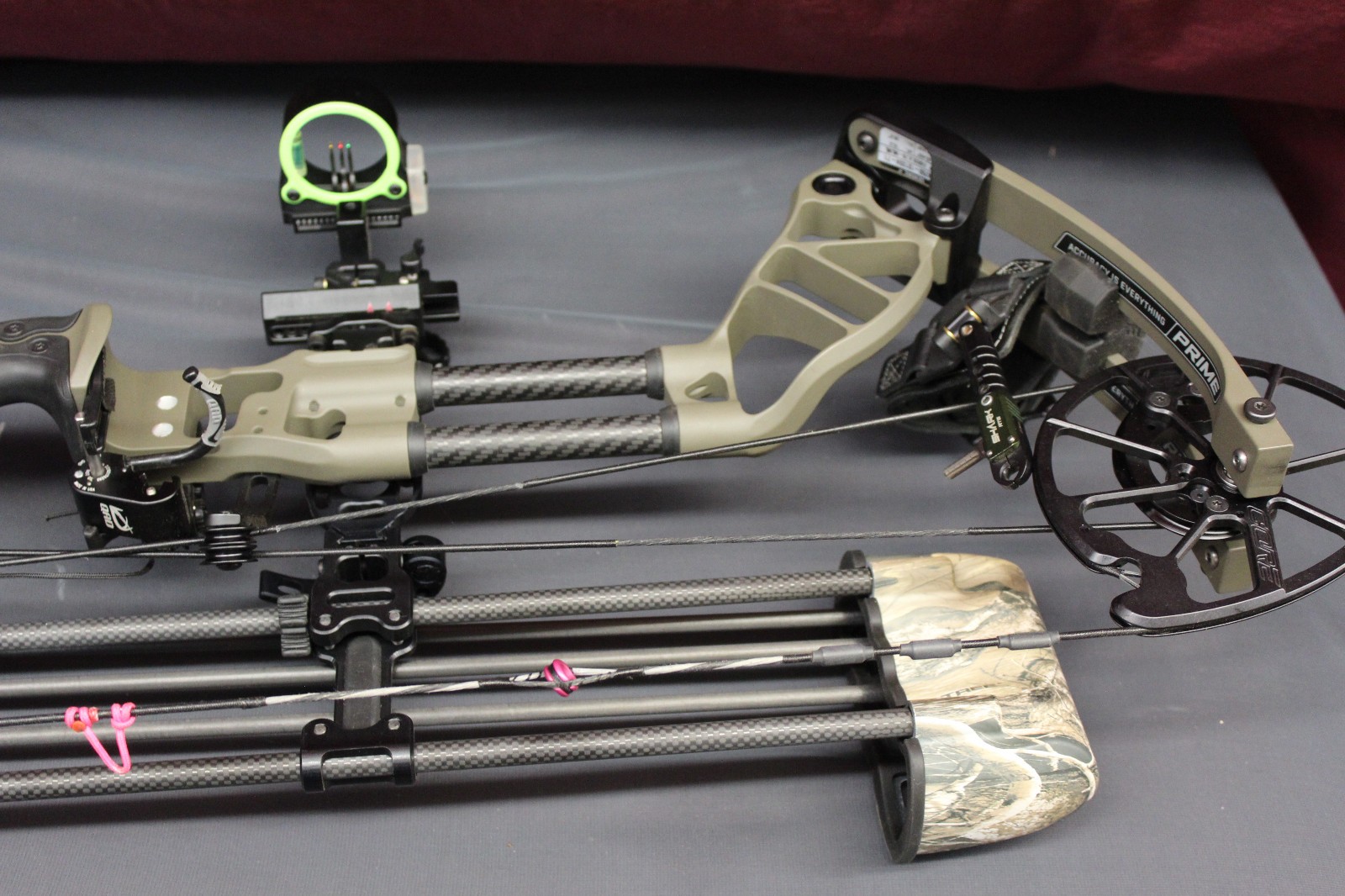 Prime Form 34 Compound Bow (RH) with Sight/Quiver/Stabilizer/Release