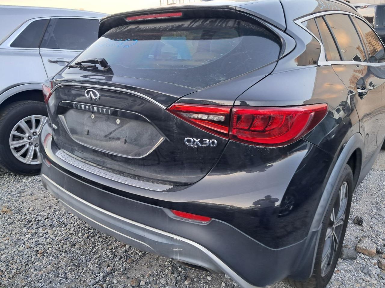 QX30 2018 Glove Box 4898630