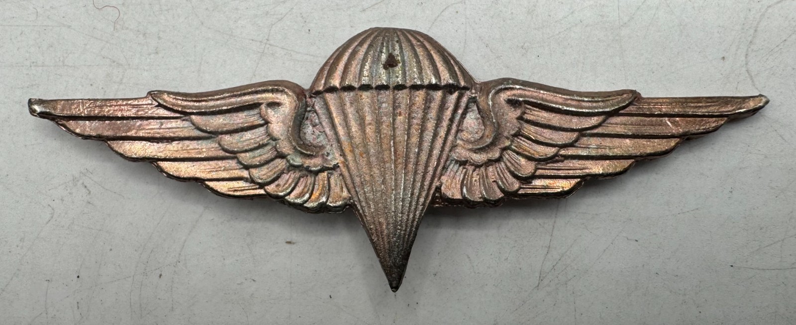 Vintage Saddam era Iraqi Army Airborne Paratrooper Wings Pin Badge Award