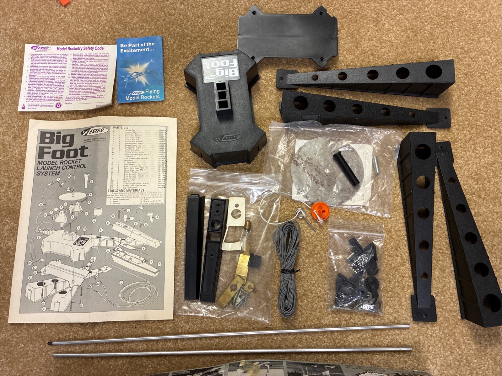 VINTAGE ESTES BIGFOOT MODEL ROCKET LAUNCH CONTROL SYSTEM COMPLETE2208 NEAR MINT