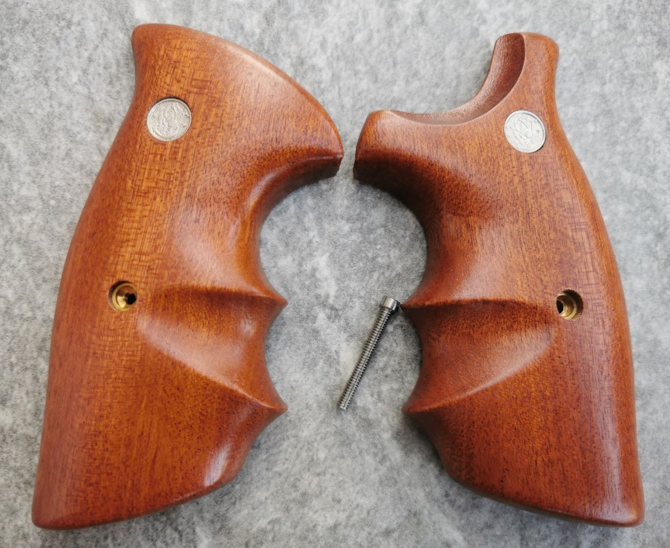 COMBAT GRIPS FOR S&W N FRAME SQUARE BUTT 25, 27, 28, 57, 29 SAPELE WOOD # RANDOM