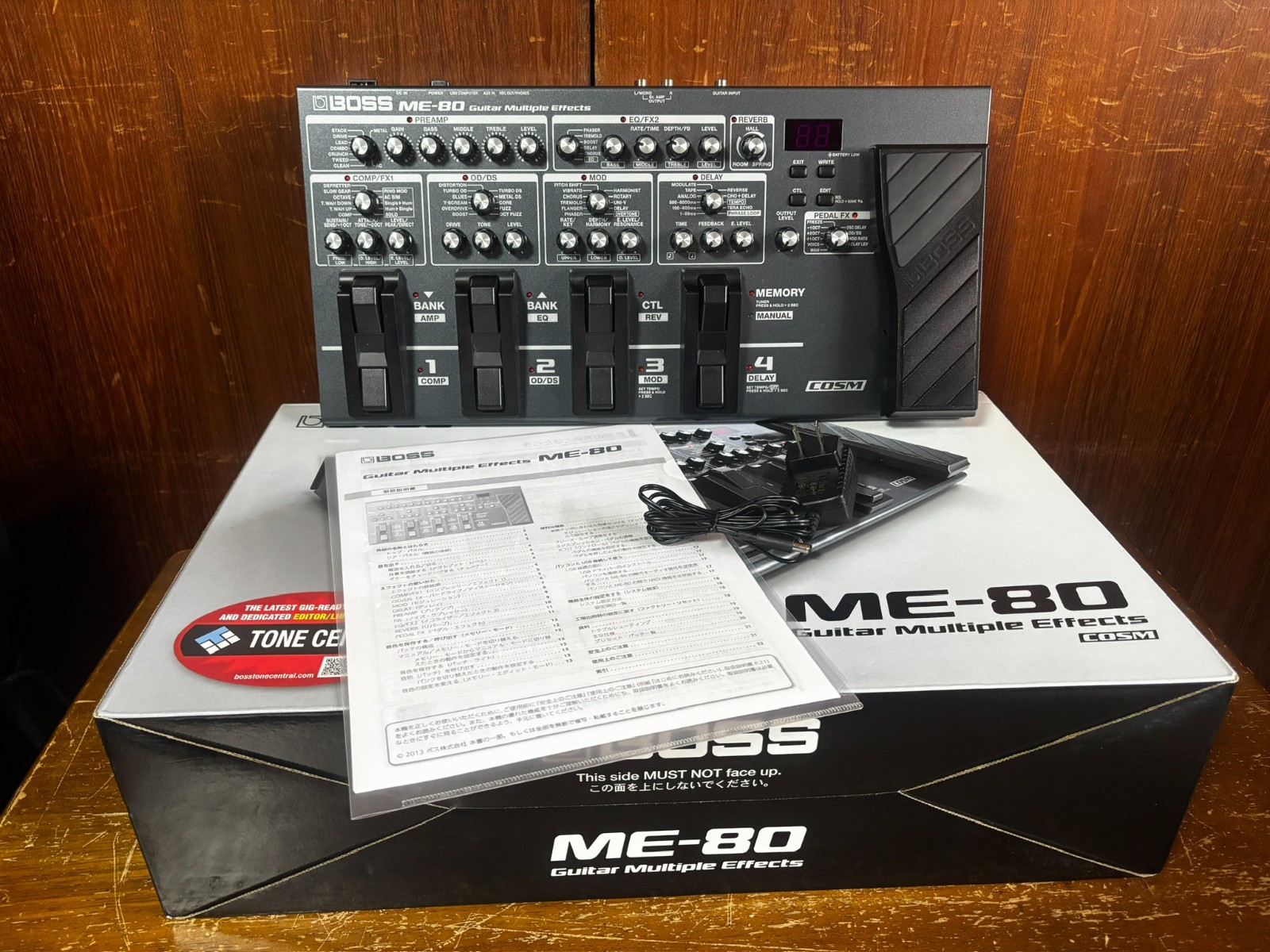 Boss ME-80 Guitar Multi-Effects Pedal w/ box power supply