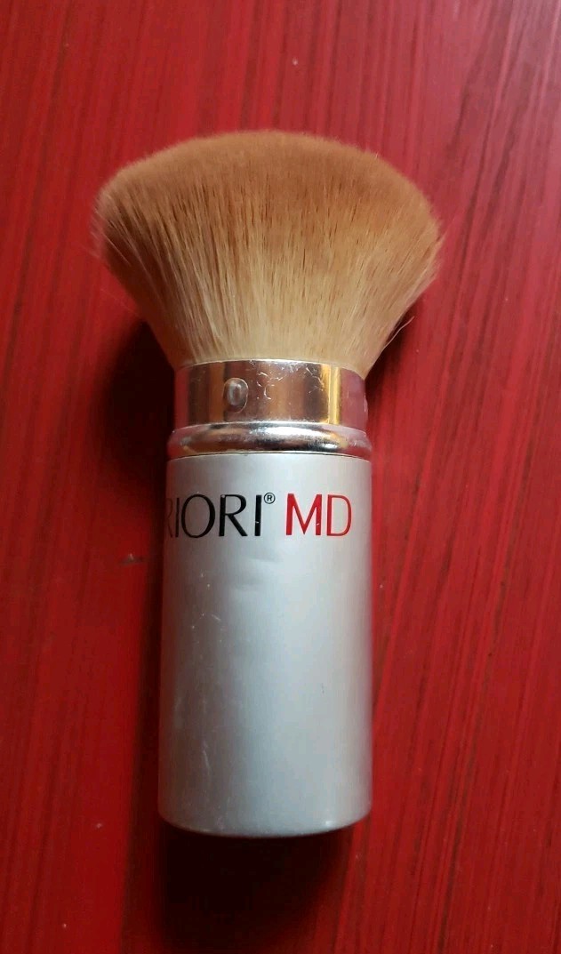BRAND NEW PRIORI MD VERY LARGE KABUKI RETRACTIBLE BRUSH PMD4690-04 CRUELTY FREE