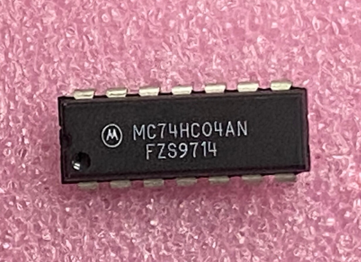 Motorola MC74HC04AN 6 three-stage inverters Integrated Circuit