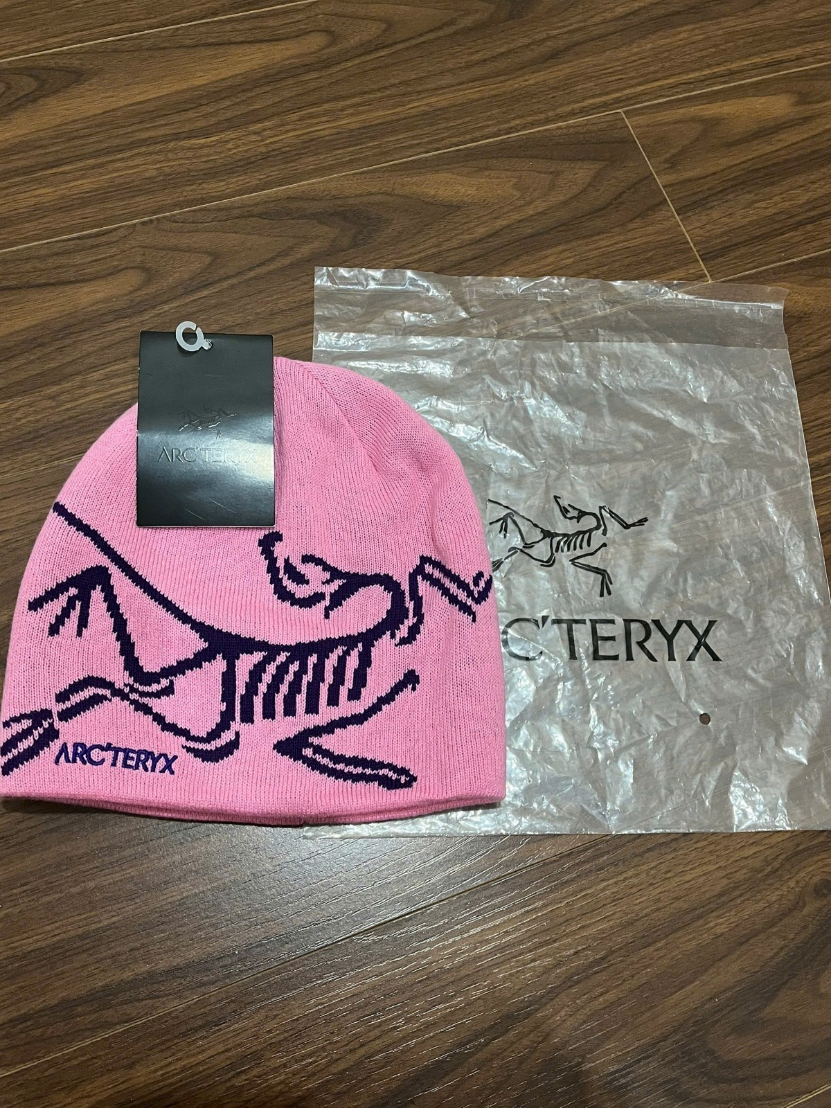 Arc’teryx Bird Word Toque Beanie Pink – Unisex Winter Hat NWT 2026