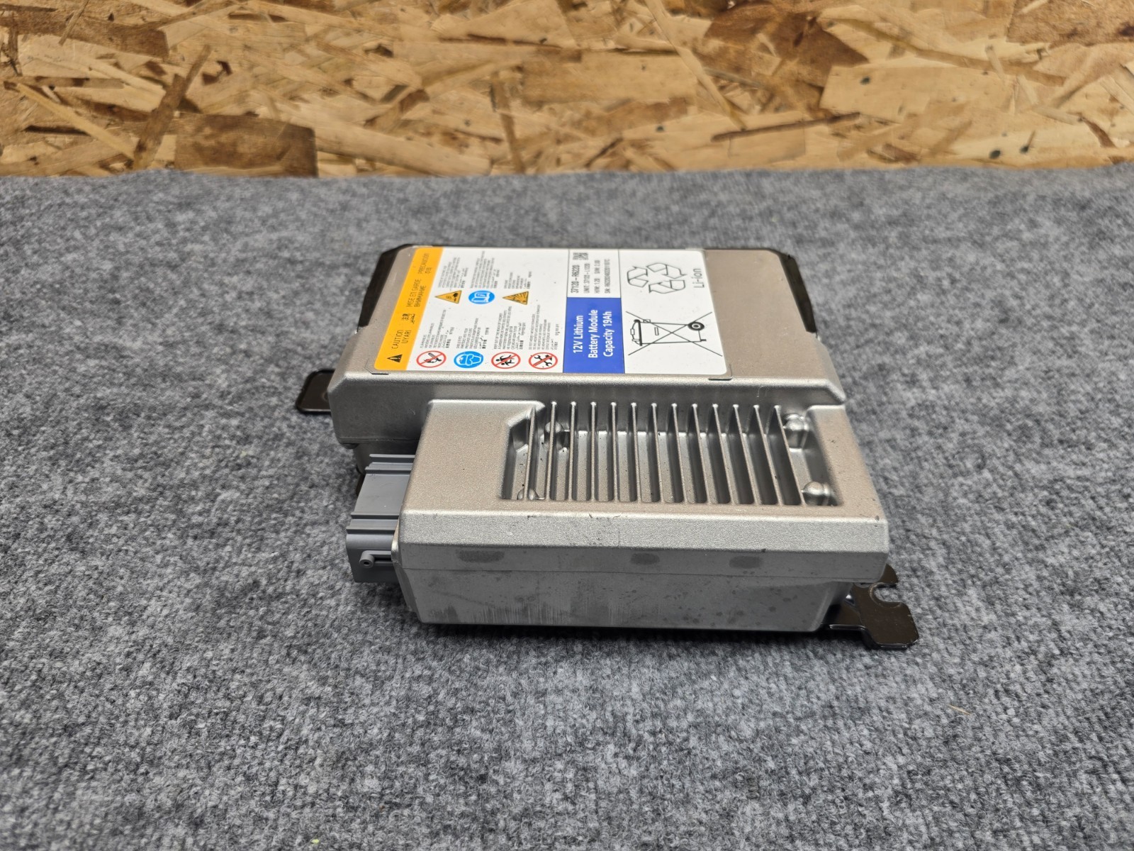 HYUNDAI SANTA FE 24-26 LITHIUM ION BATTERY 12V CONTROL MODULE 37120-R6220 OEM