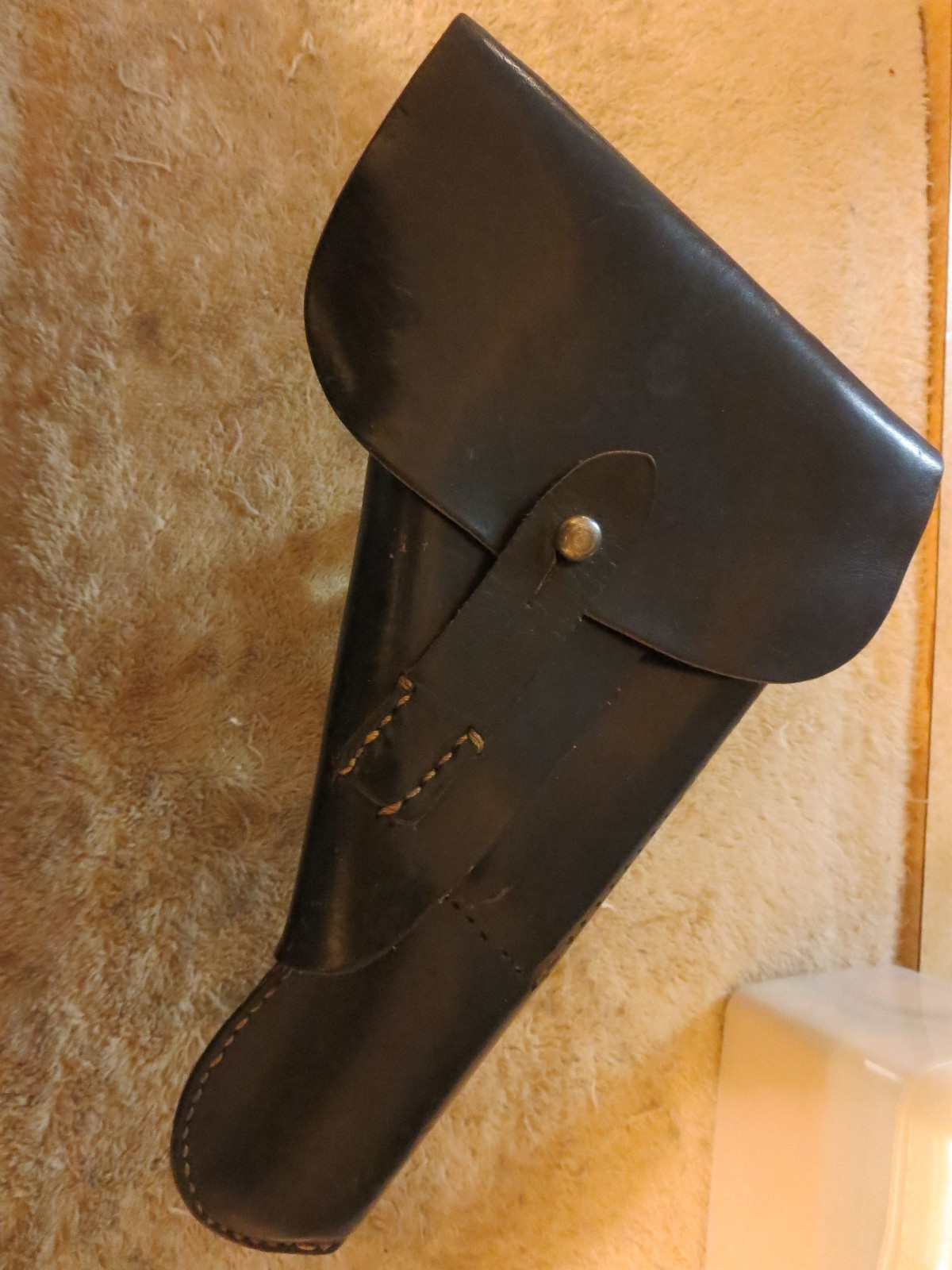 Vintage late war commercial holster for Browning Hi-Power. mag pouch missing.