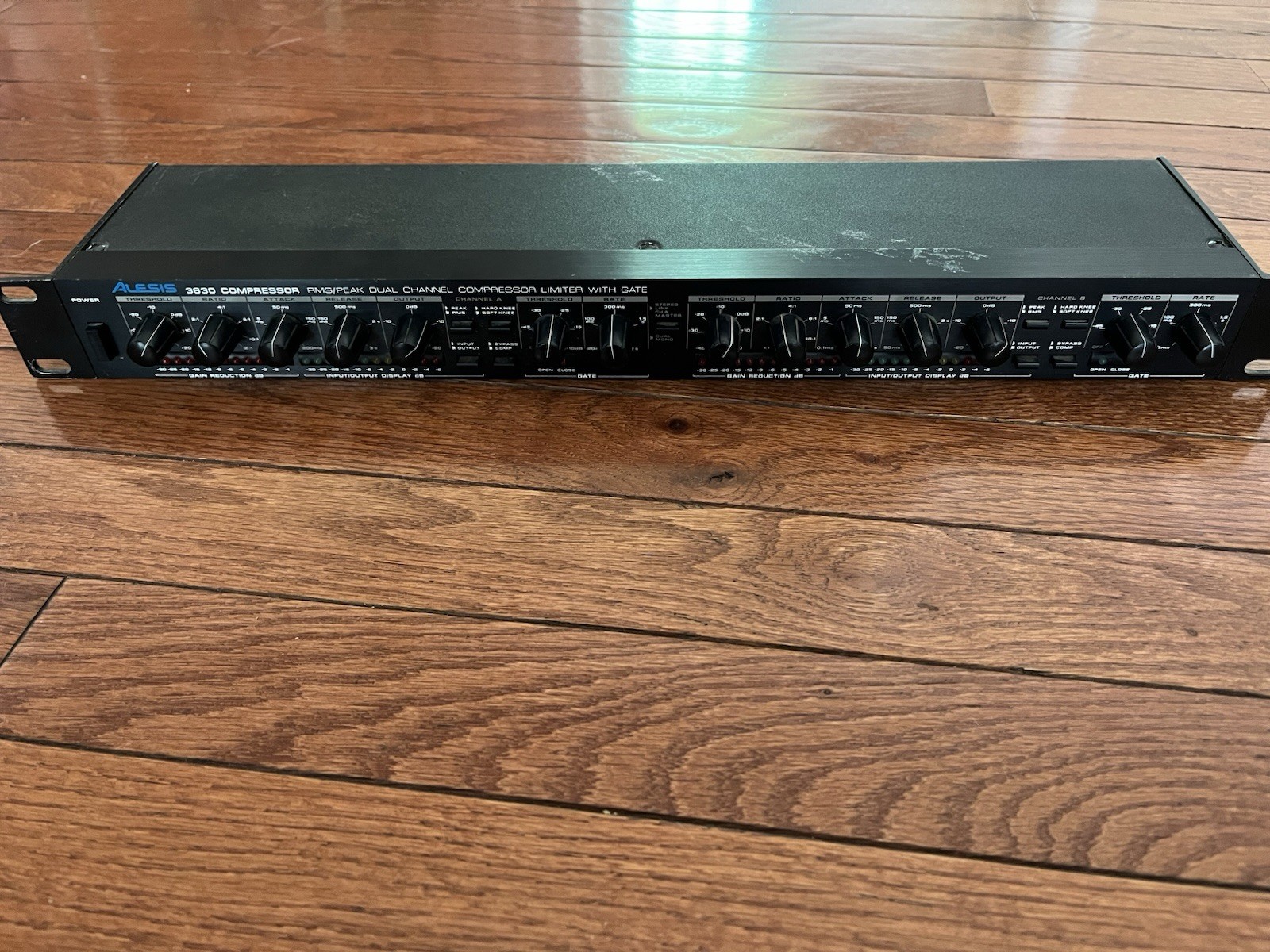 Alesis 3630 Dual Channel Compressor/Limiter w/ Gate Sidechain Insert 1U Rack